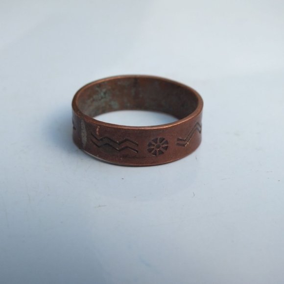 Copper Symbols Ring Band, Western Boho Style Vintage Jewelry, Size 6 3/4 - Picture 4 of 6